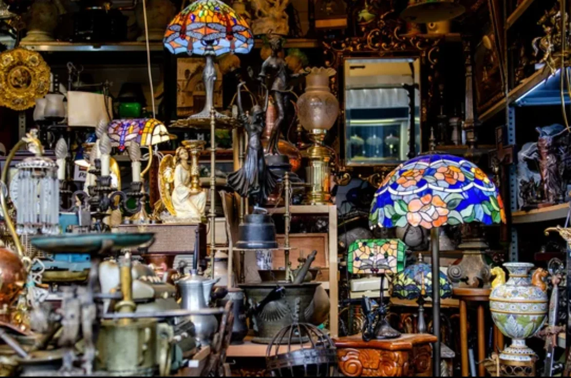 Meubles anciens bijoux tableaux et objets d'art à Yerres